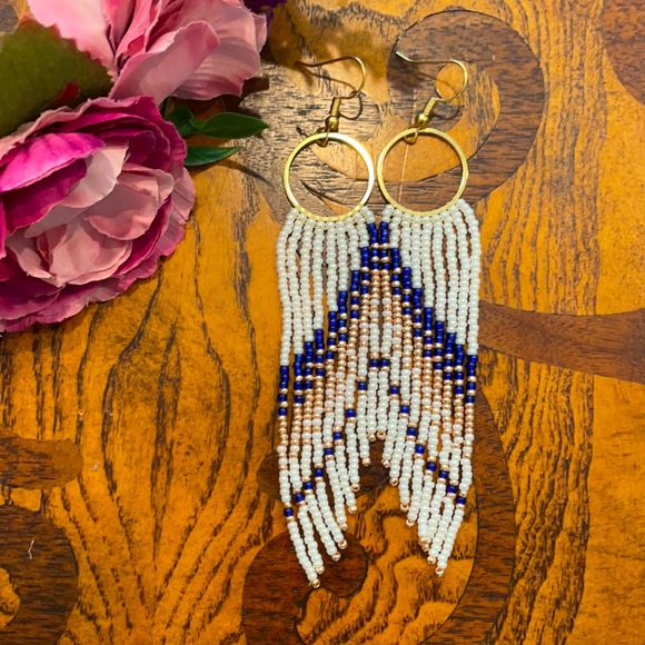 Long beaded earring - Picture 1 of 5